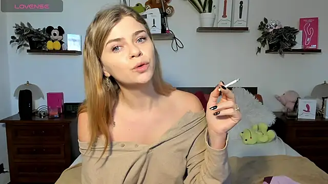 Snapshot of HaleyReedme chatting on November 18, 2025, 8:06 am HaleyReedme online show from November 18, 2025, 8:06 am