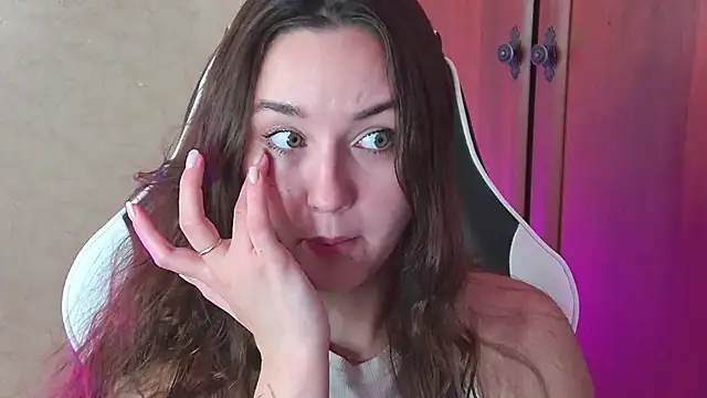 CherryTouss online show from April 18, 2026, 7:54 am