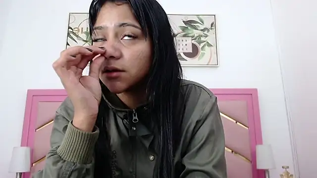 Snapshot of Zaira_Angel chatting on March 14, 2025, 5:24 pm Zaira Angel online show from March 14, 2025, 5:24 pm