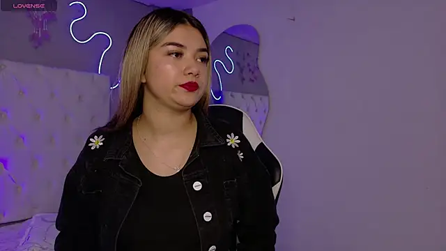 Snapshot of natasha__black chatting on December 3, 2025, 7:35 pm natasha black online show from December 3, 2025, 7:35 pm