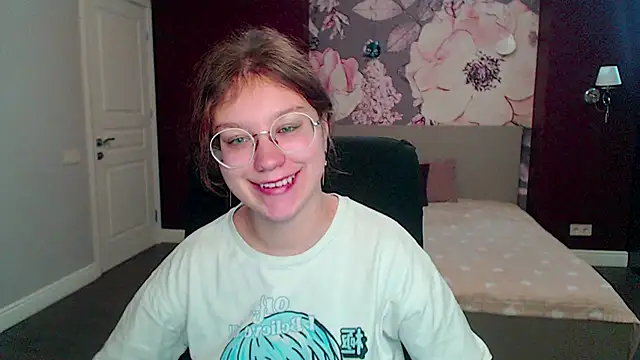 Snapshot of AngelinaLow chatting on March 19, 2025, 12:12 pm AngelinaLow online show from March 19, 2025, 12:12 pm