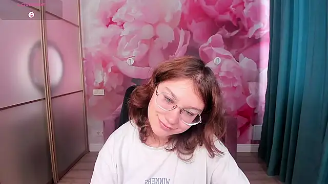 Snapshot of AngelinaLow chatting on October 28, 2025, 12:26 pm AngelinaLow online show from October 28, 2025, 12:26 pm