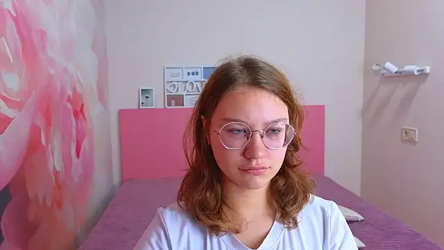 Snapshot of AngelinaLow chatting on November 12, 2025, 12:31 pm AngelinaLow online show from November 12, 2025, 12:31 pm