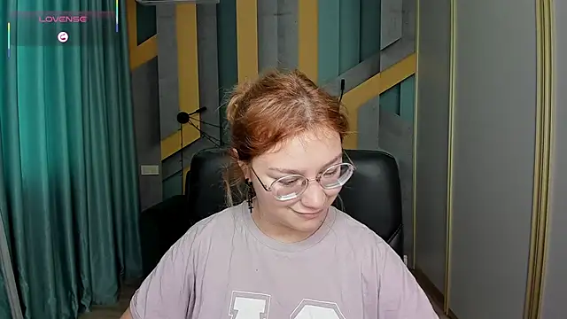 Snapshot of AngelinaLow chatting on December 18, 2025, 12:20 pm AngelinaLow online show from December 18, 2025, 12:20 pm