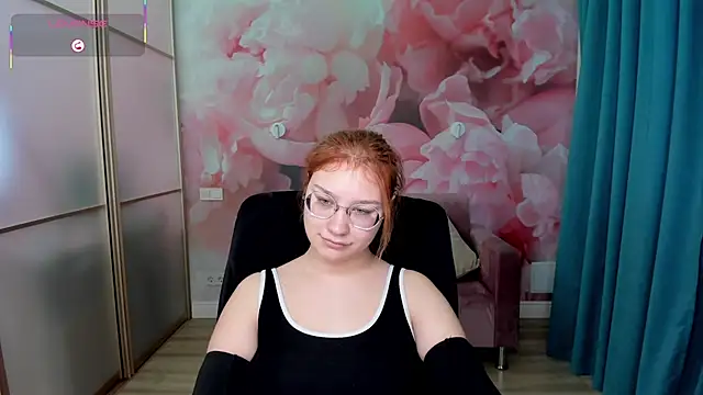 Snapshot of AngelinaLow chatting on December 4, 2025, 12:37 pm AngelinaLow online show from December 4, 2025, 12:37 pm