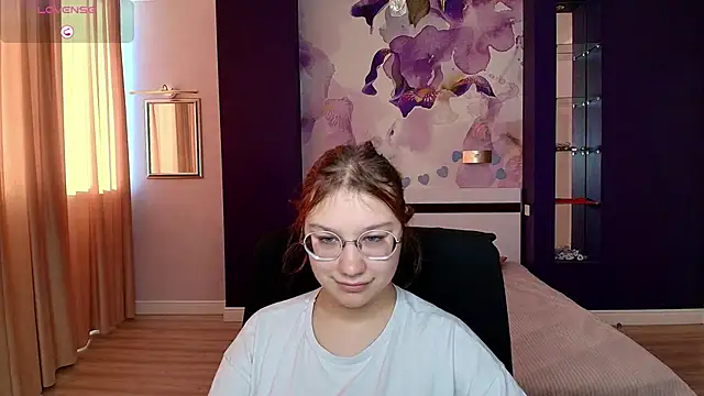 Snapshot of AngelinaLow chatting on October 31, 2025, 12:35 pm AngelinaLow online show from October 31, 2025, 12:35 pm