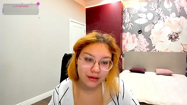 AngelinaLow online show from February 14, 2026, 6:24 am