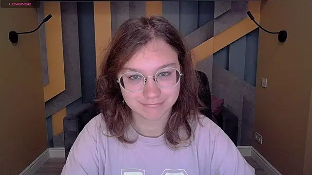 Snapshot of AngelinaLow chatting on November 16, 2025, 6:29 am AngelinaLow online show from November 16, 2025, 6:29 am