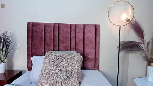 BeckyVidal online show from February 12, 2026, 6:18 pm