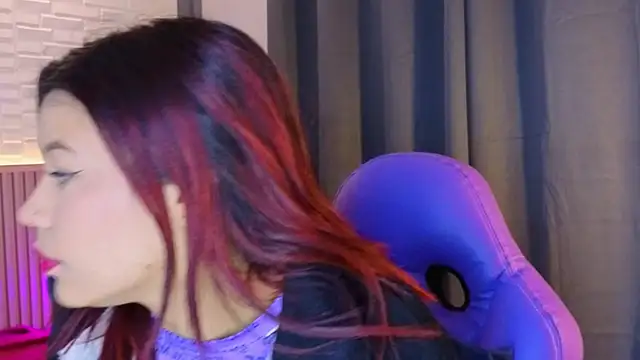 Snapshot of TiffanyWalk chatting on December 4, 2025, 11:53 am TiffanyWalk online show from December 4, 2025, 11:53 am