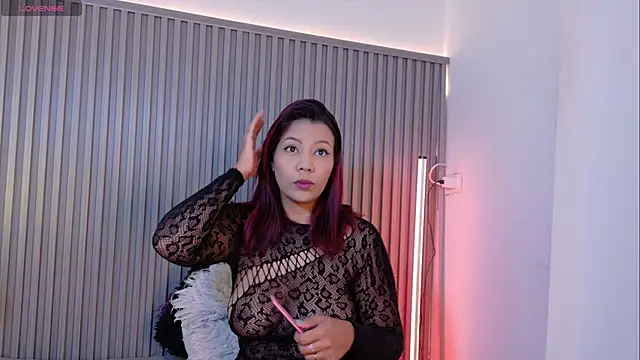 Snapshot of TiffanyWalk chatting on November 27, 2025, 11:32 am TiffanyWalk online show from November 27, 2025, 11:32 am