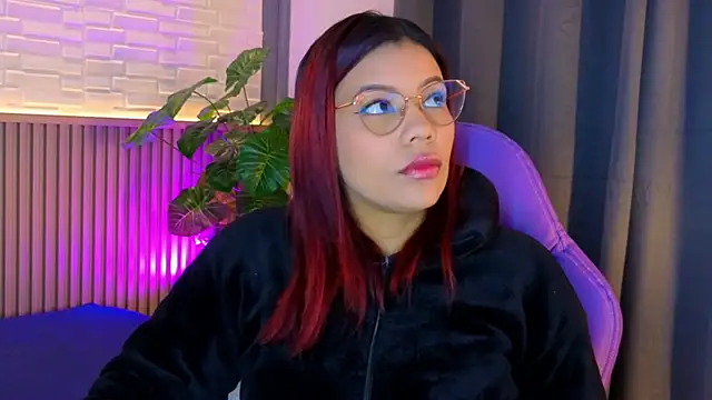 Snapshot of TiffanyWalk chatting on November 12, 2025, 10:41 am TiffanyWalk online show from November 12, 2025, 10:41 am