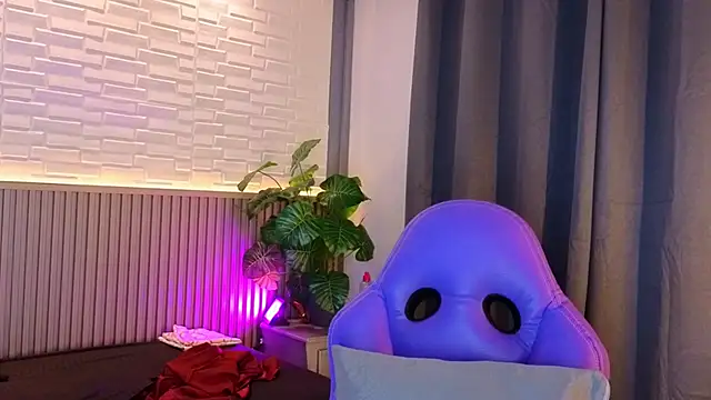 Snapshot of TiffanyWalk chatting on December 5, 2025, 10:36 am TiffanyWalk online show from December 5, 2025, 10:36 am