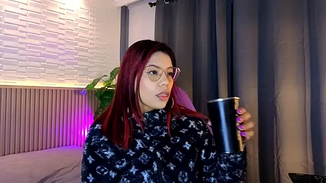 Snapshot of TiffanyWalk chatting on October 22, 2025, 10:47 am TiffanyWalk online show from October 22, 2025, 10:47 am