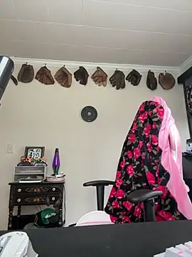 SpaceCowWhore online show from April 18, 2026, 2:52 pm