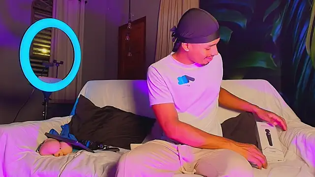 LiamByrne online show from December 18, 2025, 4:06 am