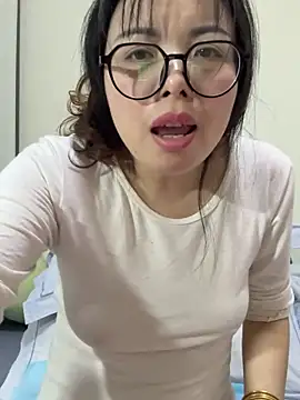 Snapshot of aa520uv chatting on December 4, 2025, 11:09 am aa520uv online show from December 4, 2025, 11:09 am