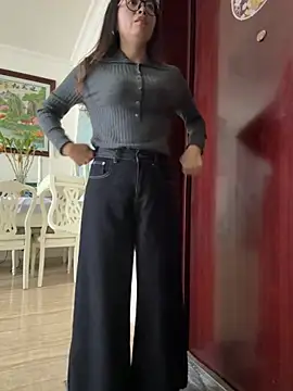 Snapshot of aa520uv chatting on October 31, 2025, 1:35 am aa520uv online show from October 31, 2025, 1:35 am