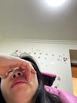 Snapshot of aa520uv chatting on November 17, 2025, 12:25 am aa520uv online show from November 17, 2025, 12:25 am