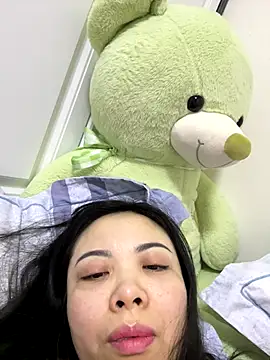 Snapshot of aa520uv chatting on November 9, 2025, 12:14 am aa520uv online show from November 9, 2025, 12:14 am