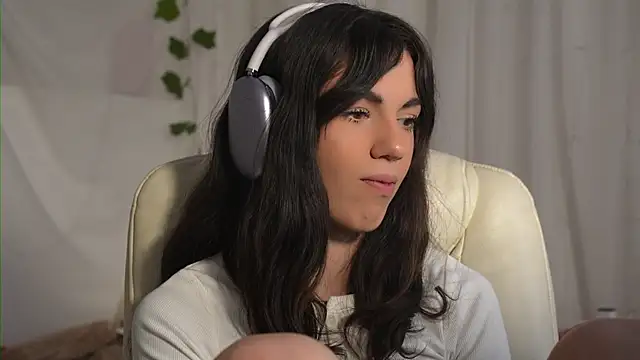 mystica  online show from November 6, 2025, 5:44 am