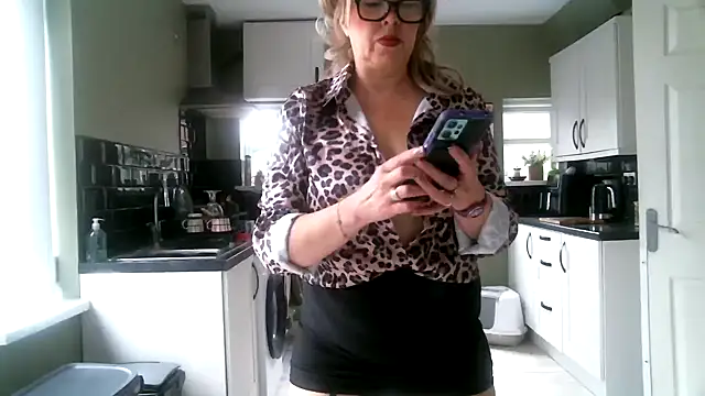 MissHoneyPenny online show from June 2, 2026, 9:53 am
