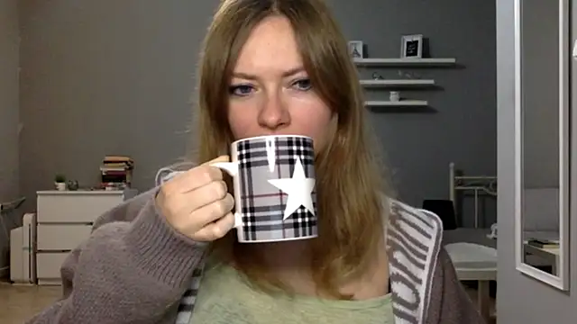 Snapshot of MillieShow chatting on November 15, 2025, 3:27 pm MillieShow online show from November 15, 2025, 3:27 pm