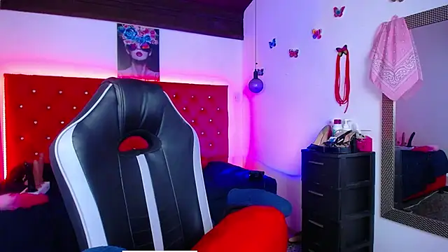 kriss sweetboobs10 online show from November 23, 2025, 12:15 pm