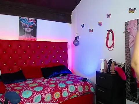 kriss sweetboobs10 online show from November 27, 2025, 12:05 pm