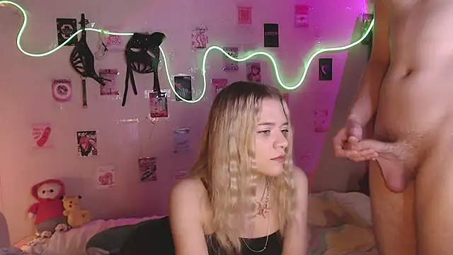 Snapshot of Your_Horny_Friends chatting on October 30, 2025, 11:41 am Your Horny Friends online show from October 30, 2025, 11:41 am