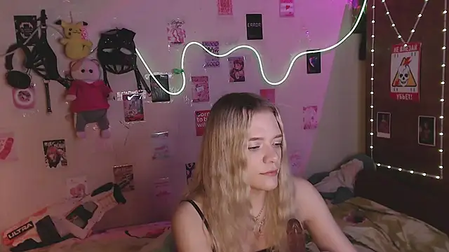 Snapshot of Your_Horny_Friends chatting on November 3, 2025, 2:31 pm Your Horny Friends online show from November 3, 2025, 2:31 pm