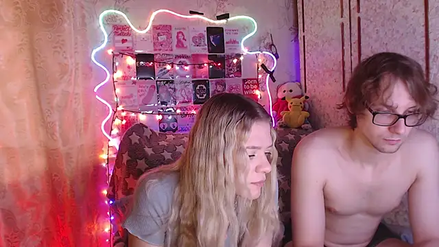 Snapshot of Your_Horny_Friends chatting on November 25, 2025, 9:20 am Your Horny Friends online show from November 25, 2025, 9:20 am