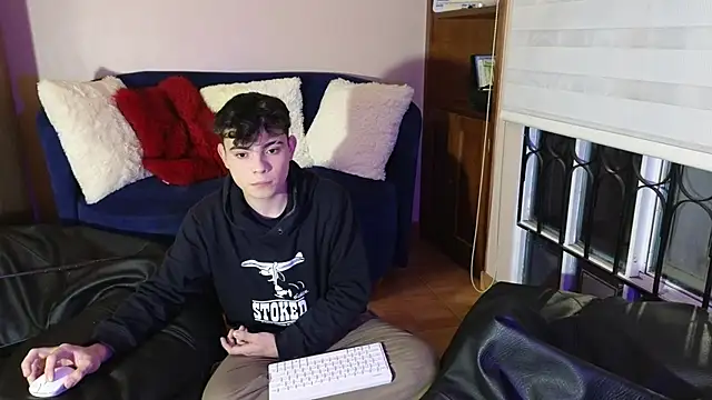 lukeboyce33 online show from January 6, 2026, 1:42 am