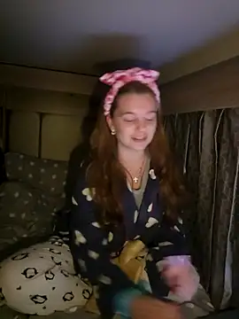 Snapshot of Amesthyst_destiny chatting on December 4, 2025, 2:32 am Amesthyst destiny online show from December 4, 2025, 2:32 am