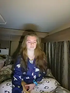 Snapshot of Amesthyst_destiny chatting on December 2, 2025, 3:19 am Amesthyst destiny online show from December 2, 2025, 3:19 am