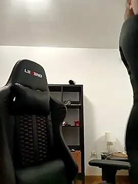 MeCherryy online show from November 20, 2025, 1:01 pm