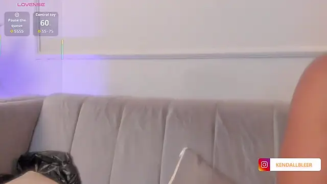 Snapshot of Kendallbleer chatting on November 27, 2025, 11:43 am Kendallbleer online show from November 27, 2025, 11:43 am