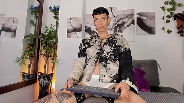 Snapshot of Giotrashy chatting on November 14, 2025, 8:23 pm Giotrashy online show from November 14, 2025, 8:23 pm