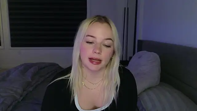 Snapshot of margot_robbie7 chatting on November 19, 2025, 12:32 am margot robbie7 online show from November 19, 2025, 12:32 am