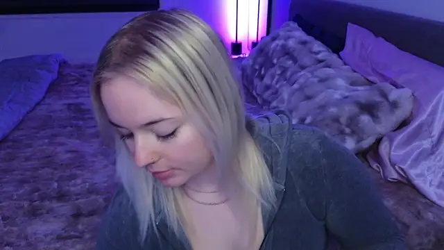 margot robbie7 online show from March 2, 2026, 11:44 pm