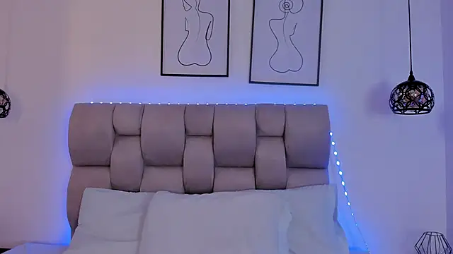 Snapshot of Hanna_Evans__ chatting on December 5, 2025, 1:10 pm Hanna Evans online show from December 5, 2025, 1:10 pm