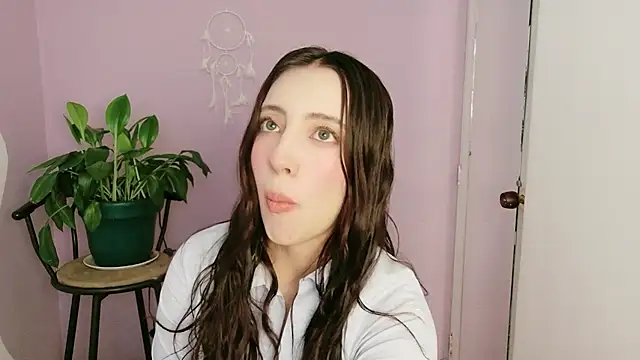 Snapshot of Rebbecawhite_meow chatting on May 18, 2026, 2:22 pm Rebbecawhite meow online show from May 18, 2026, 2:22 pm