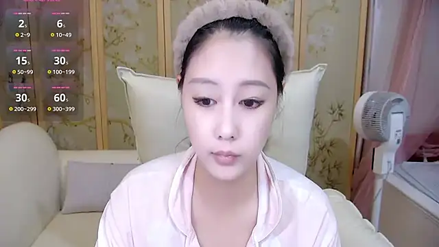 Xiaoxuan-baby online show from October 13, 2025, 2:40 pm