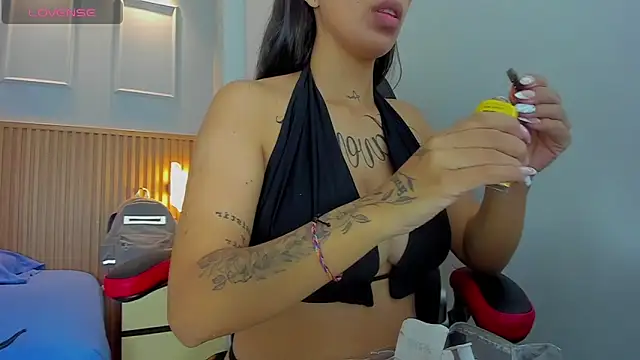 Snapshot of TATILARSON1 chatting on October 2, 2025, 12:41 pm TATILARSON1 online show from October 2, 2025, 12:41 pm