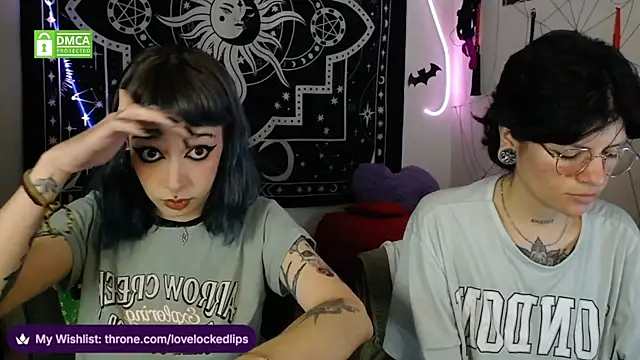 Snapshot of lovelockedlips chatting on December 2, 2025, 3:41 am lovelockedlips online show from December 2, 2025, 3:41 am