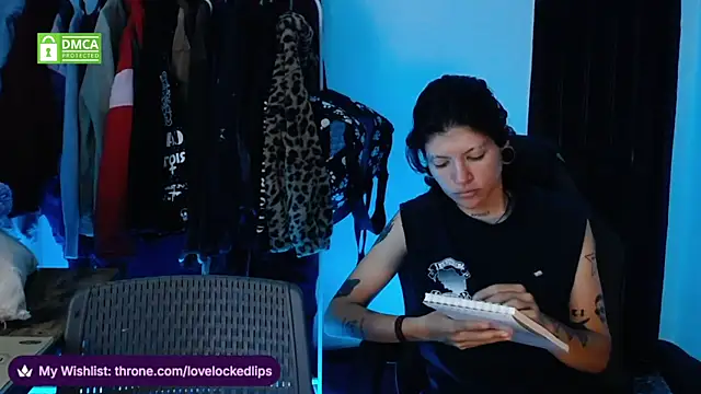 lovelockedlips online show from May 26, 2026, 3:59 am
