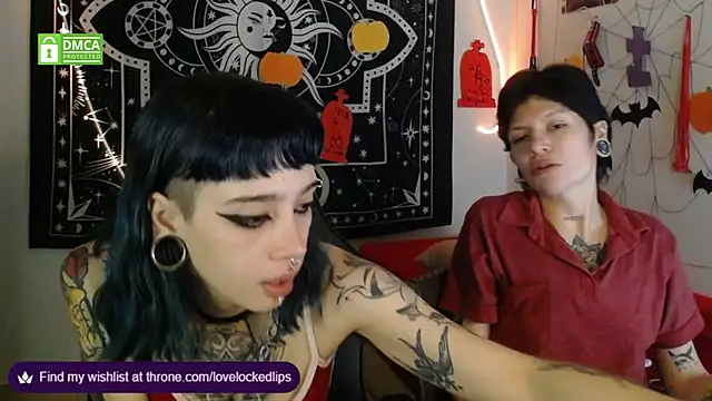 Snapshot of lovelockedlips chatting on October 28, 2025, 3:51 am lovelockedlips online show from October 28, 2025, 3:51 am