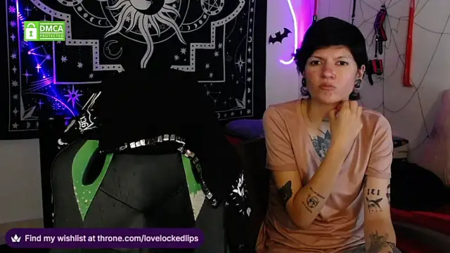 Snapshot of lovelockedlips chatting on November 26, 2025, 12:32 am lovelockedlips online show from November 26, 2025, 12:32 am