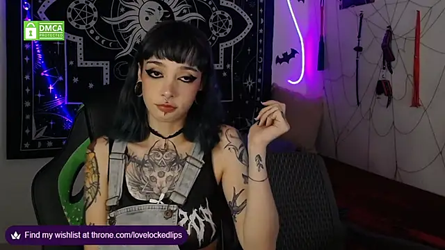 Snapshot of lovelockedlips chatting on November 18, 2025, 1:32 am lovelockedlips online show from November 18, 2025, 1:32 am