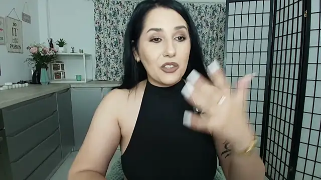 missdyaa online show from June 10, 2026, 11:28 pm